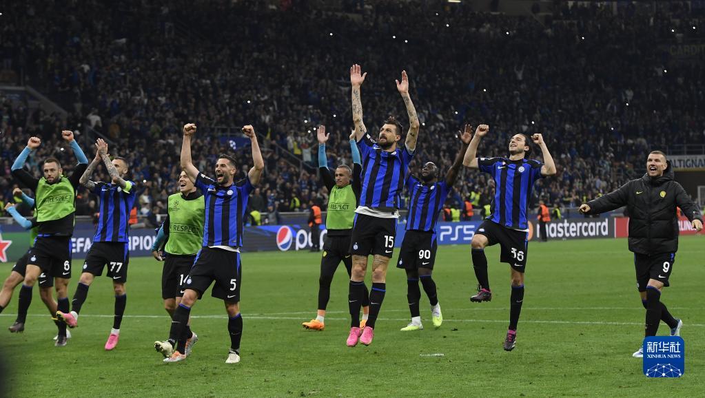 2004 禁药风云：巴里·邦兹在争议声中达成生涯第 700 支本垒打