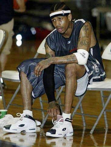 拉菲尼亚闪耀西超级杯，巴萨连冠皇马折戟