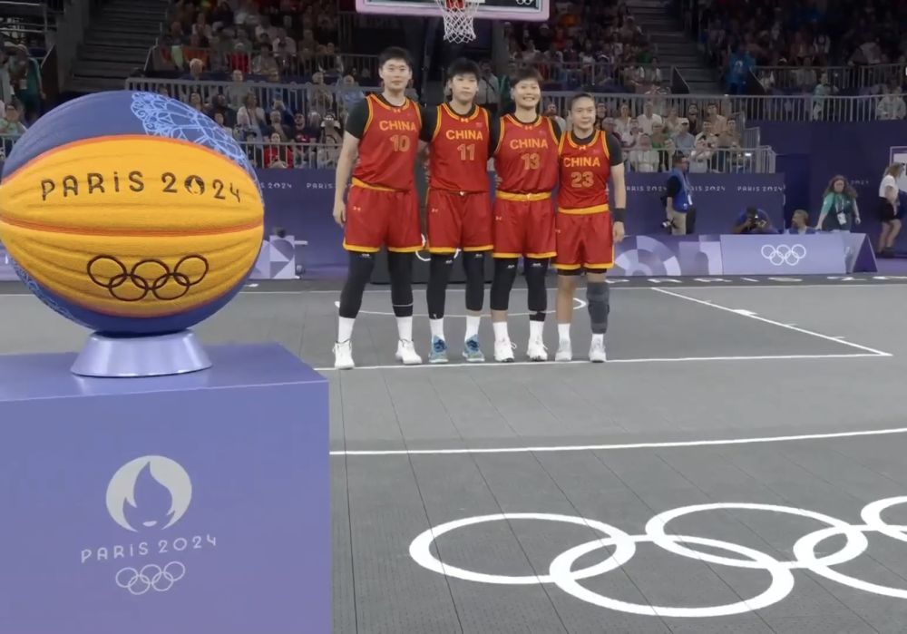 记者：王刚伤情比想象中好，侯森缝了20多针坐火车返京