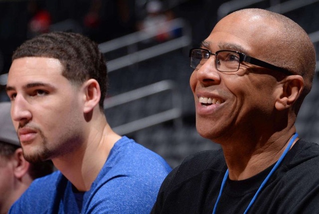 爆冷！12次暂停战术8次跑错，詹姆斯与东契奇同时在场净负57分