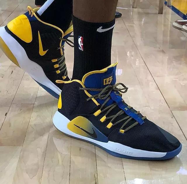 新星闪耀！摩根·罗杰斯破门获名宿称赞，或成三狮军团中场核心